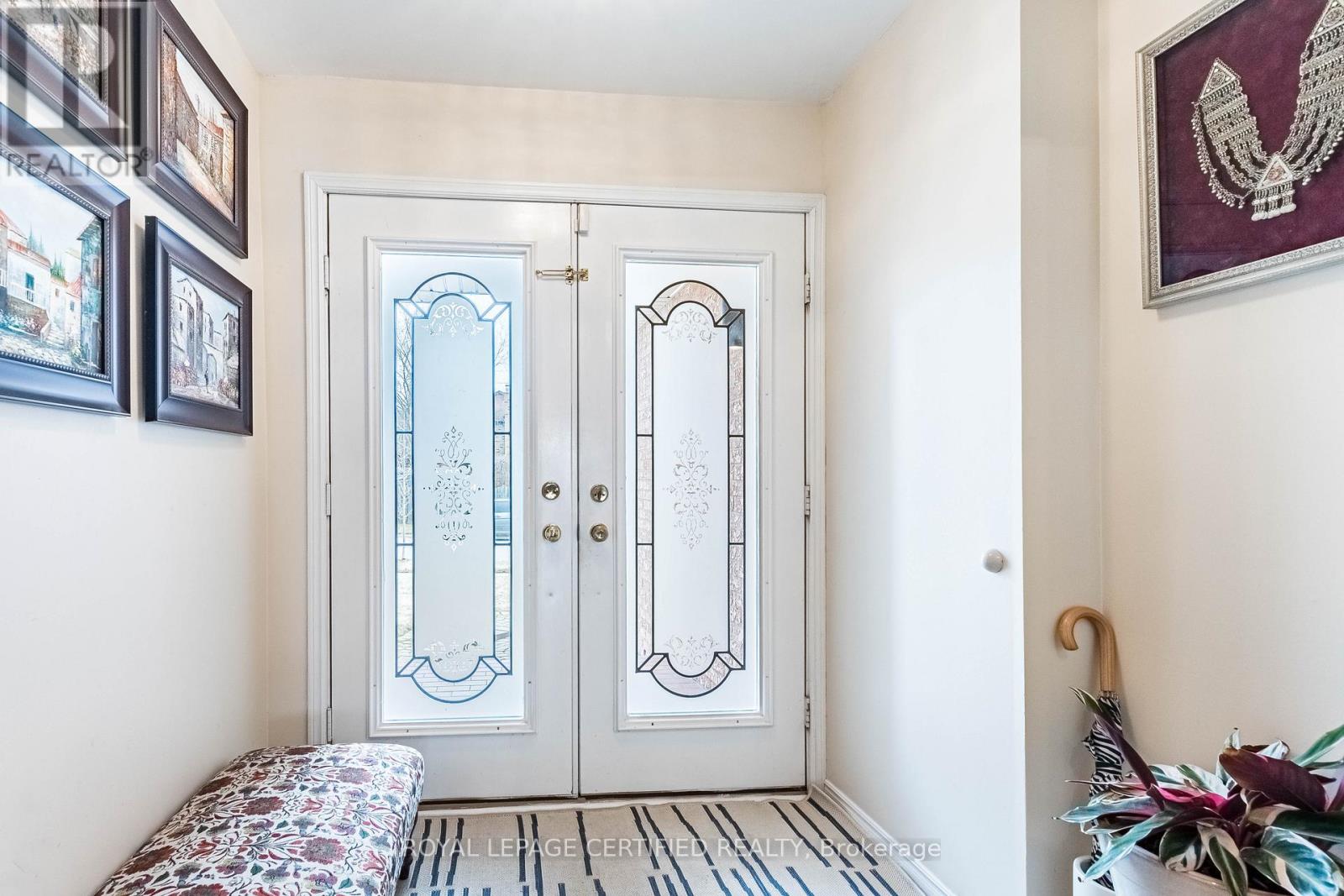 48 Fernbrook Crescent, Brampton, Ontario  L6Z 3P1 - Photo 5 - W12940910