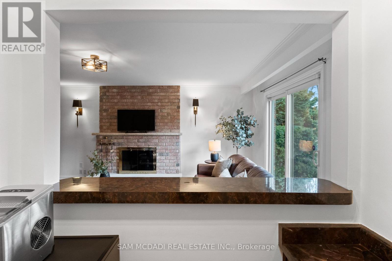 1653 Sherwood Forrest Circle, Mississauga, Ontario  L5K 2G8 - Photo 15 - W12940960