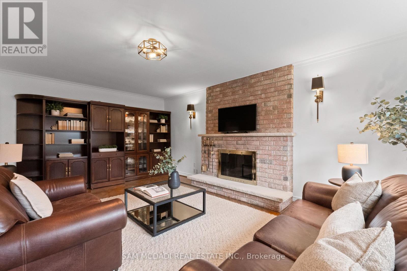 1653 Sherwood Forrest Circle, Mississauga, Ontario  L5K 2G8 - Photo 16 - W12940960