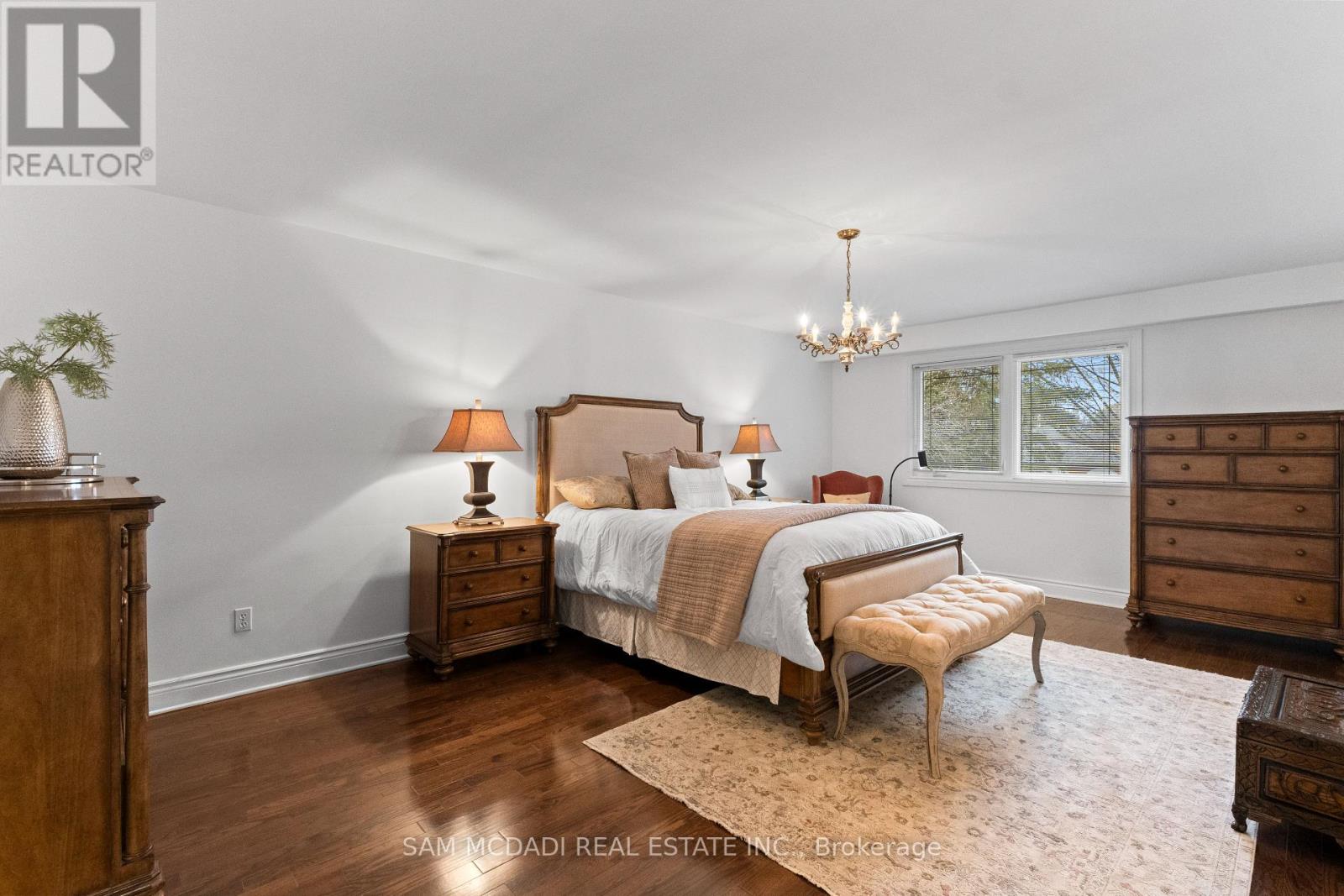 1653 Sherwood Forrest Circle, Mississauga, Ontario  L5K 2G8 - Photo 22 - W12940960