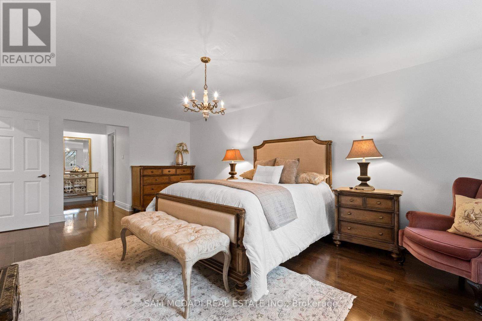 1653 Sherwood Forrest Circle, Mississauga, Ontario  L5K 2G8 - Photo 23 - W12940960