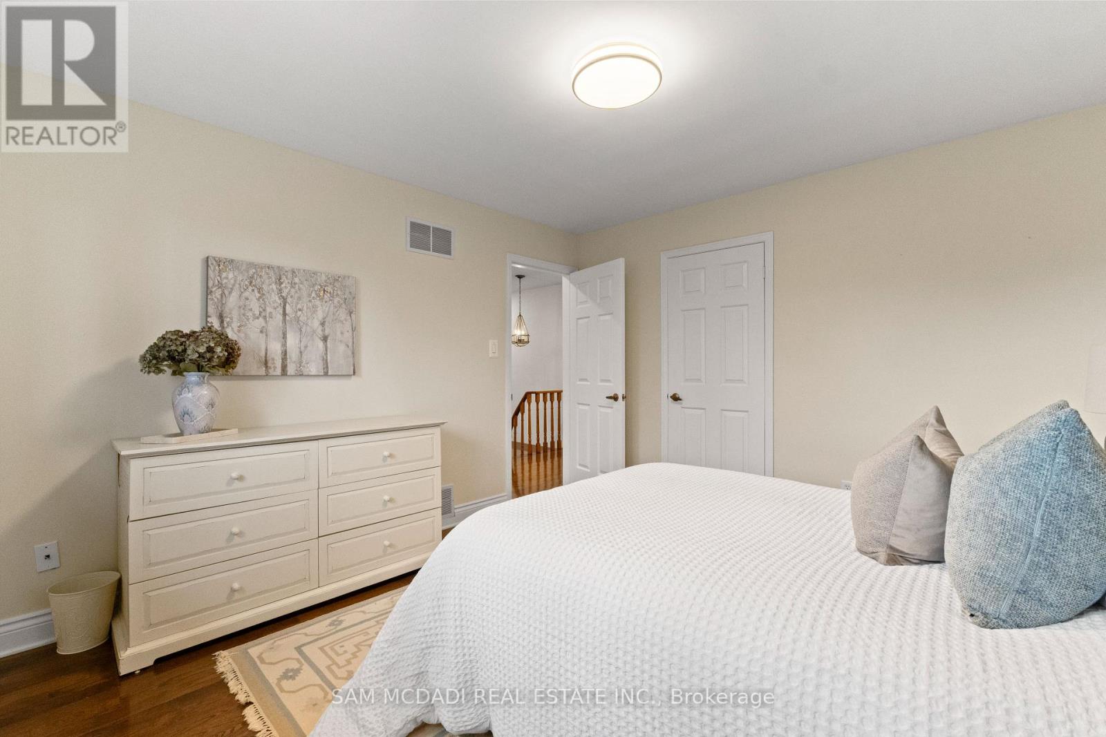 1653 Sherwood Forrest Circle, Mississauga, Ontario  L5K 2G8 - Photo 29 - W12940960