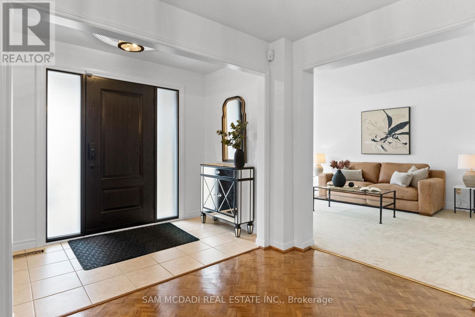 1653 Sherwood Forrest Circle, Mississauga, Ontario  L5K 2G8 - Photo 3 - W12940960