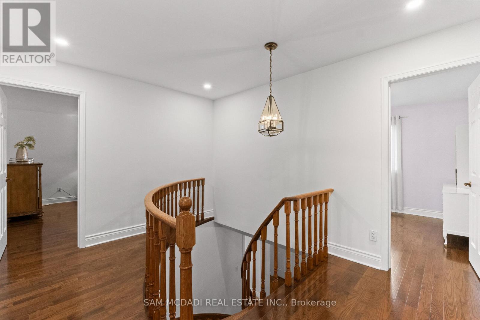 1653 Sherwood Forrest Circle, Mississauga, Ontario  L5K 2G8 - Photo 37 - W12940960