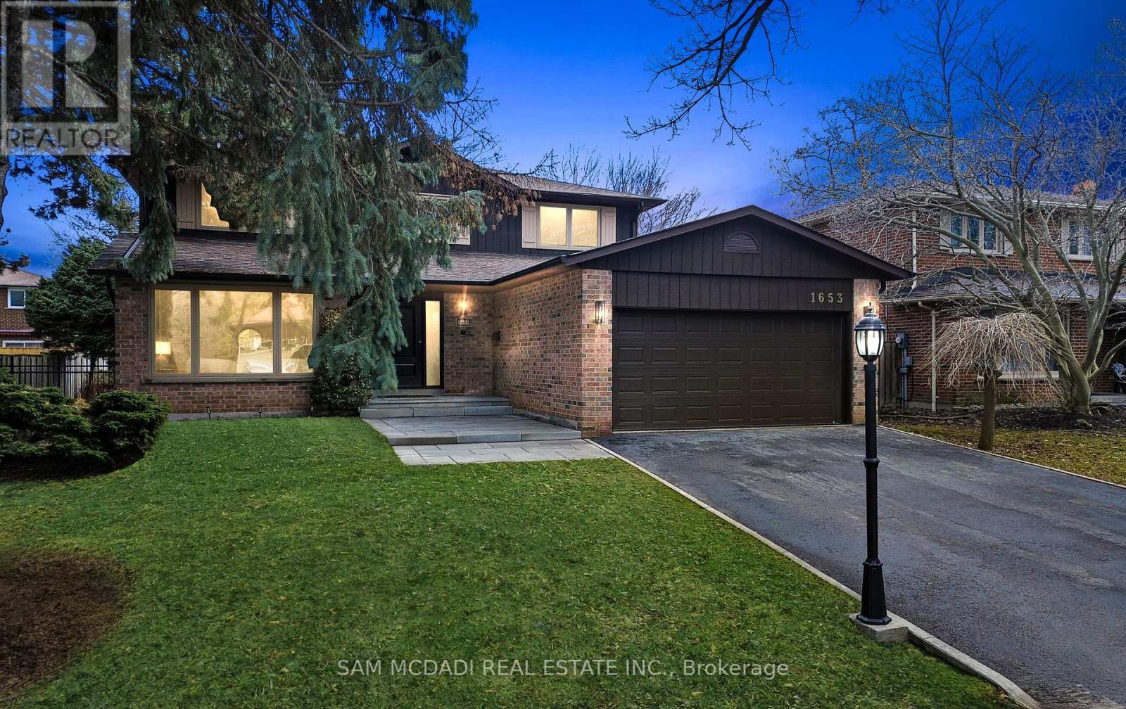 1653 Sherwood Forrest Circle, Mississauga, Ontario  L5K 2G8 - Photo 48 - W12940960