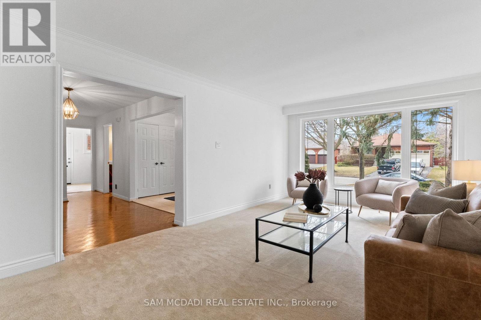 1653 Sherwood Forrest Circle, Mississauga, Ontario  L5K 2G8 - Photo 5 - W12940960