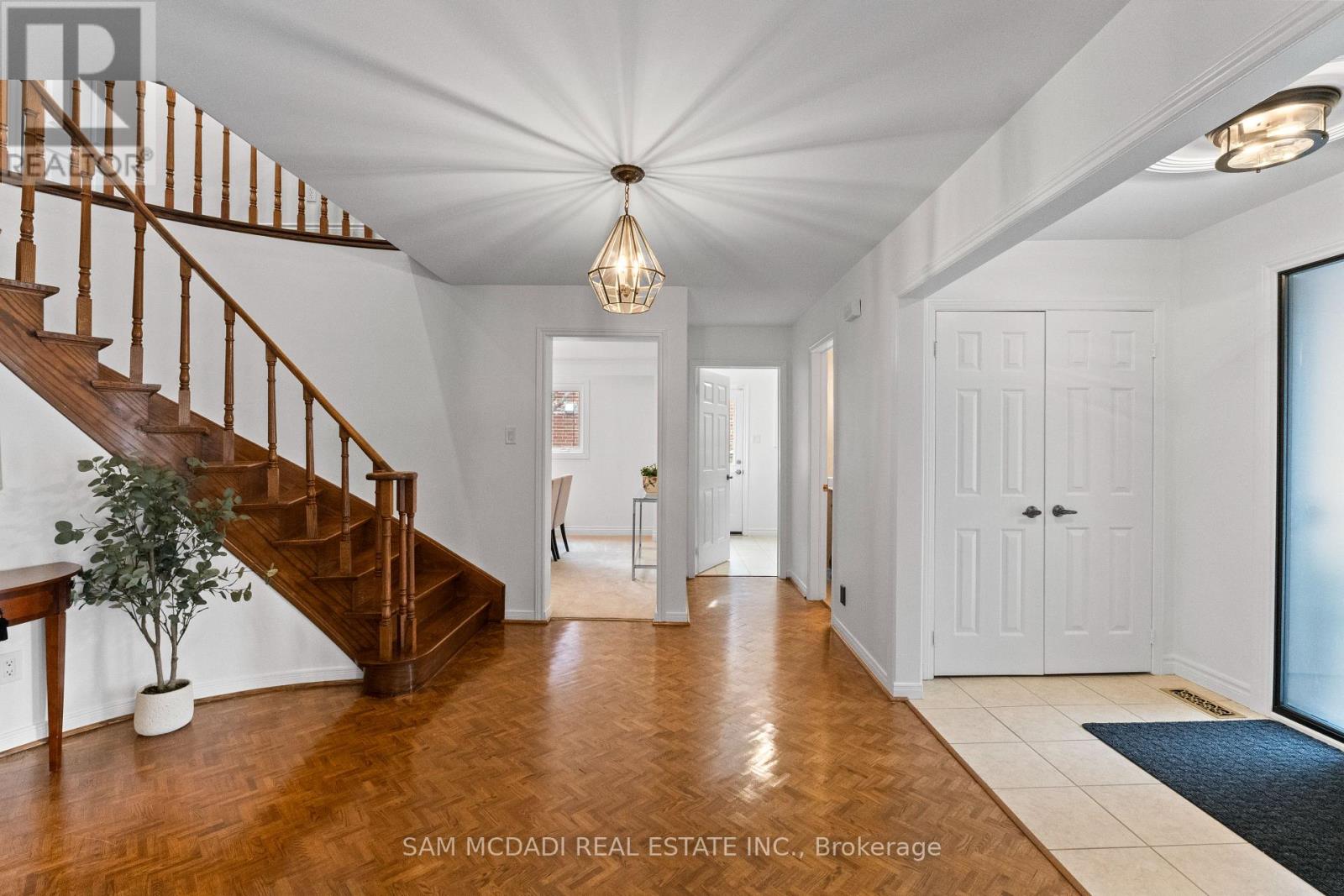 1653 Sherwood Forrest Circle, Mississauga, Ontario  L5K 2G8 - Photo 6 - W12940960