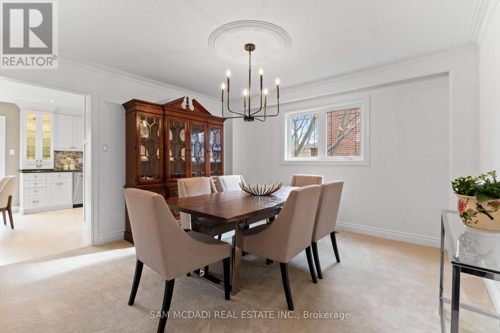 1653 Sherwood Forrest Circle, Mississauga, Ontario  L5K 2G8 - Photo 8 - W12940960