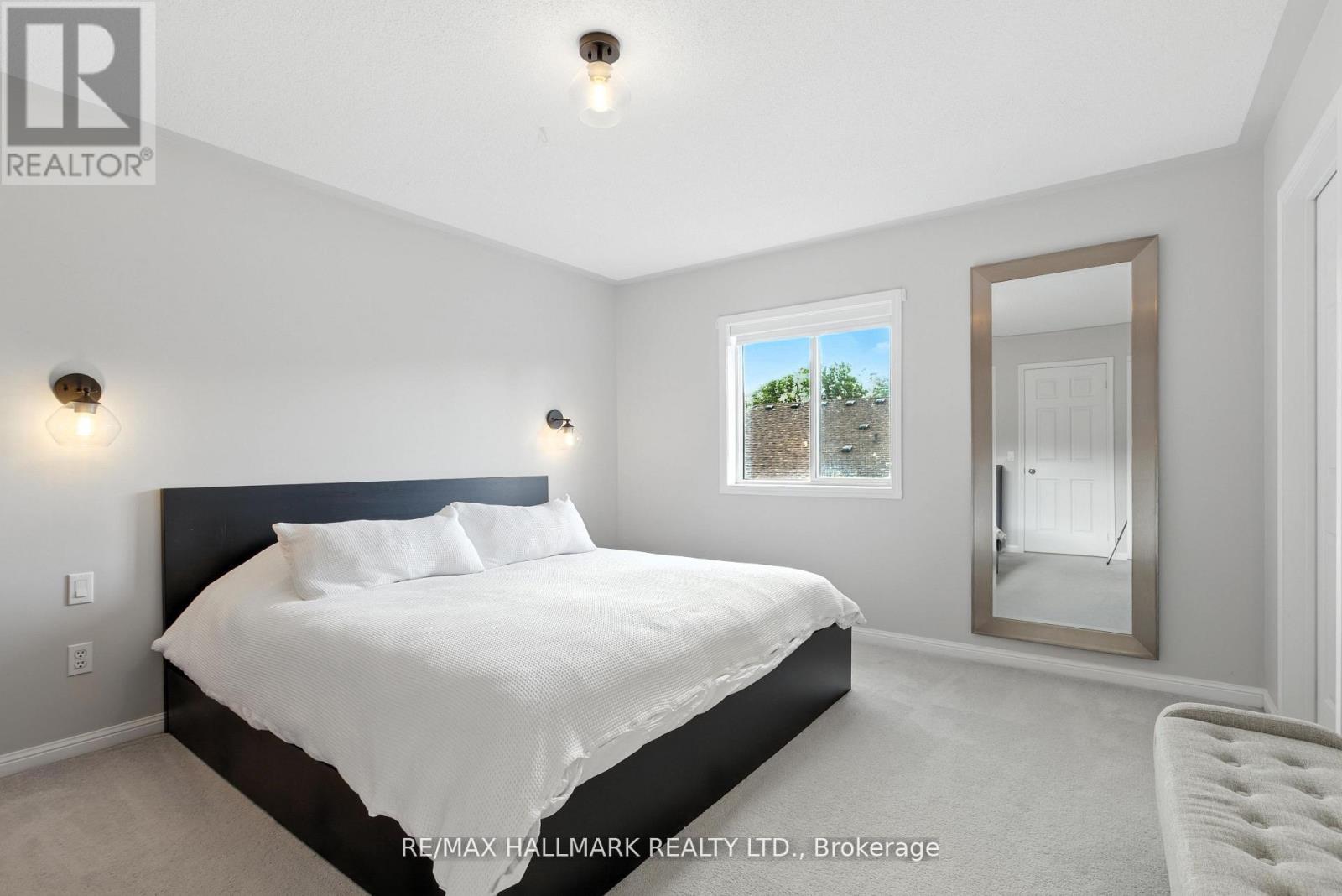 568 Legresley Lane, Newmarket, Ontario  L3Y 8R8 - Photo 11 - N12940892