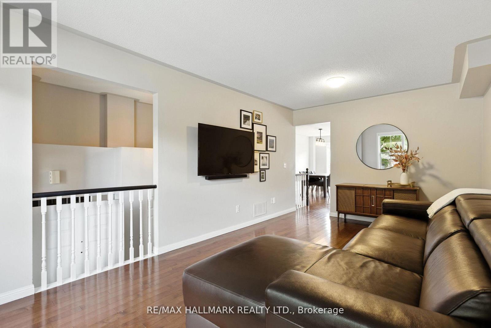 568 Legresley Lane, Newmarket, Ontario  L3Y 8R8 - Photo 9 - N12940892