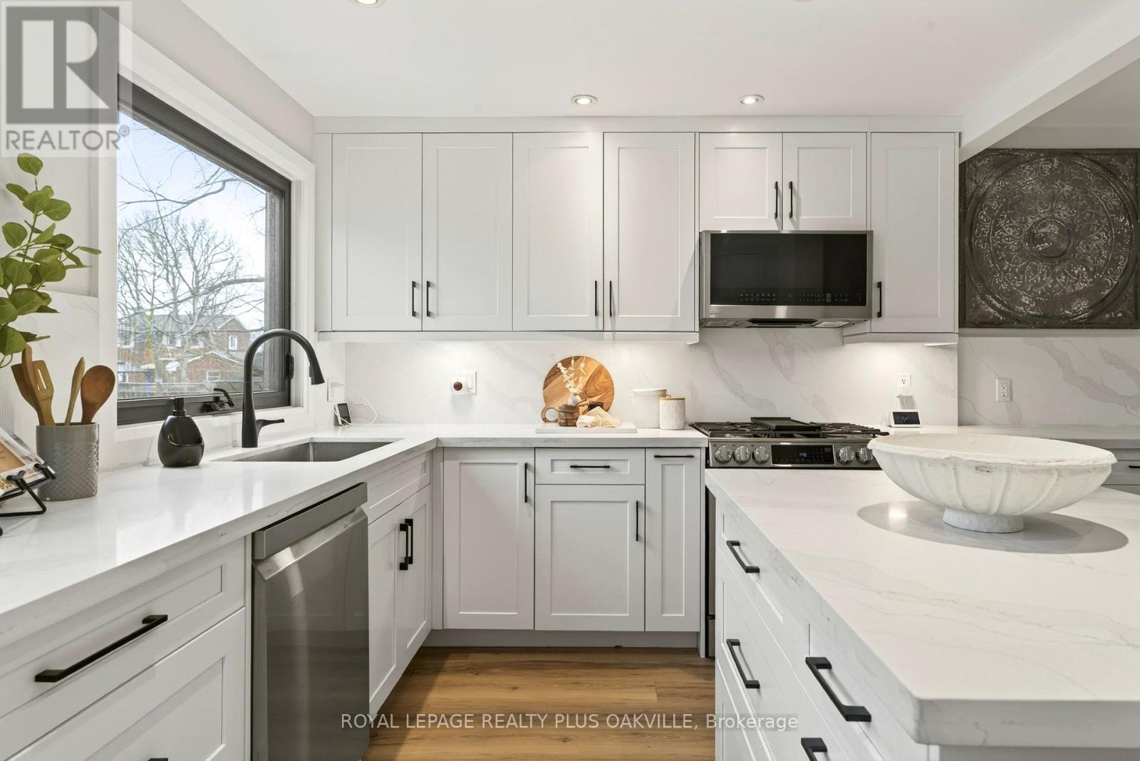 381 Elizabeth Street, Grimsby, Ontario  L3M 3K6 - Photo 8 - X12848798