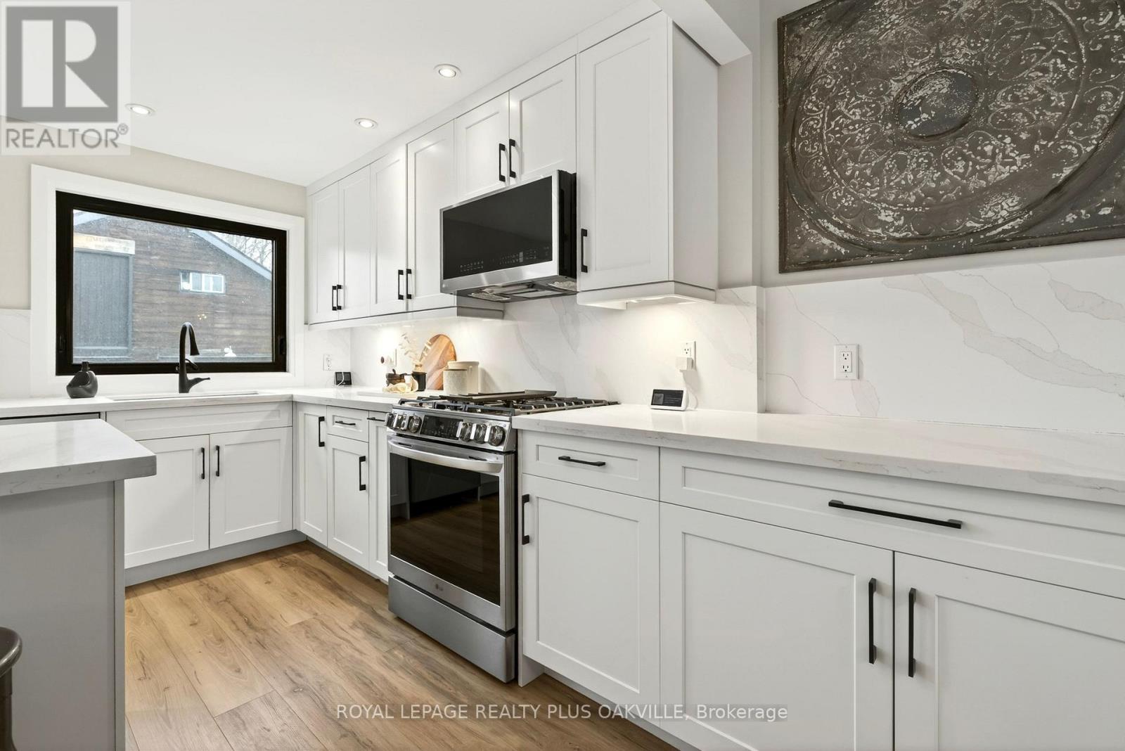 381 Elizabeth Street, Grimsby, Ontario  L3M 3K6 - Photo 4 - X12848798