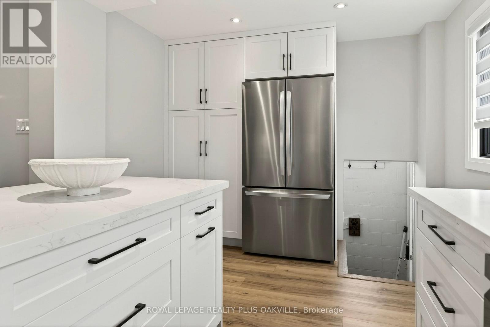 381 Elizabeth Street, Grimsby, Ontario  L3M 3K6 - Photo 6 - X12848798