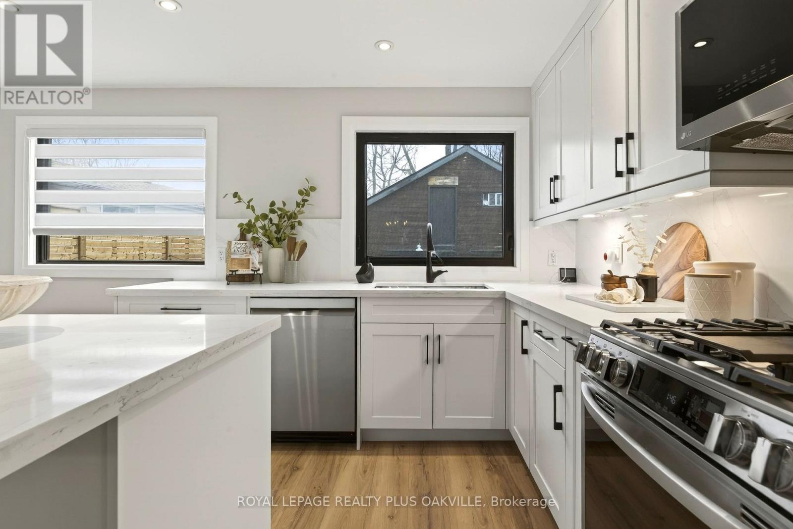 381 Elizabeth Street, Grimsby, Ontario  L3M 3K6 - Photo 9 - X12848798