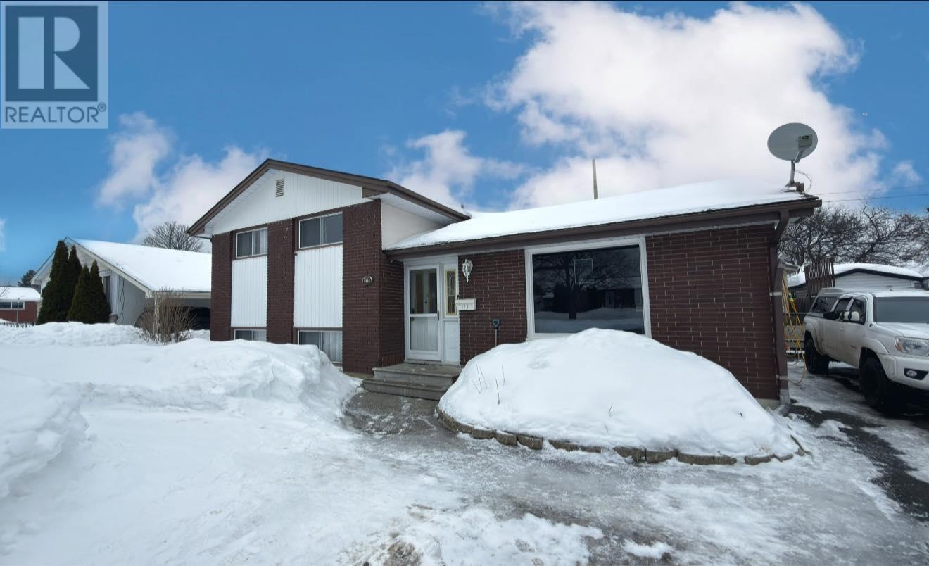 173 Hemlock Pl, Thunder Bay, Ontario  P7C 1W8 - Photo 2 - TB2600384