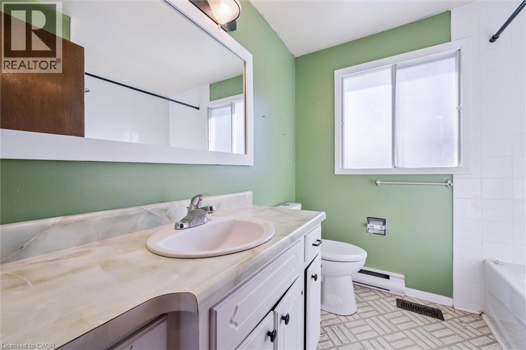 105 Churchill Street, Waterloo, Ontario  N2L 2X1 - Photo 7 - 40812674