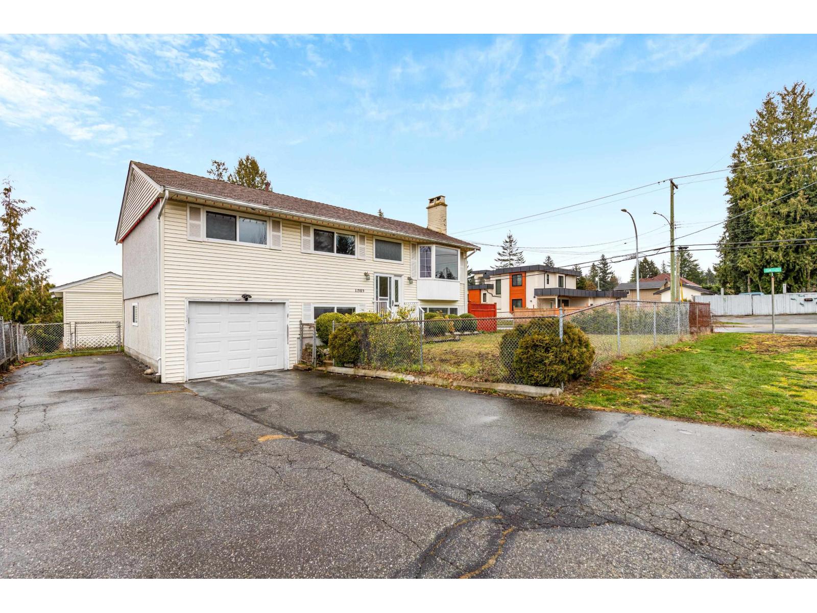 11389 95 Avenue, Delta, British Columbia  V4C 3S9 - Photo 2 - R3105431