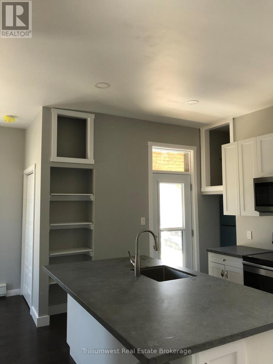 552 7th Avenue, Hanover, Ontario  N4N 2J7 - Photo 13 - X12298874