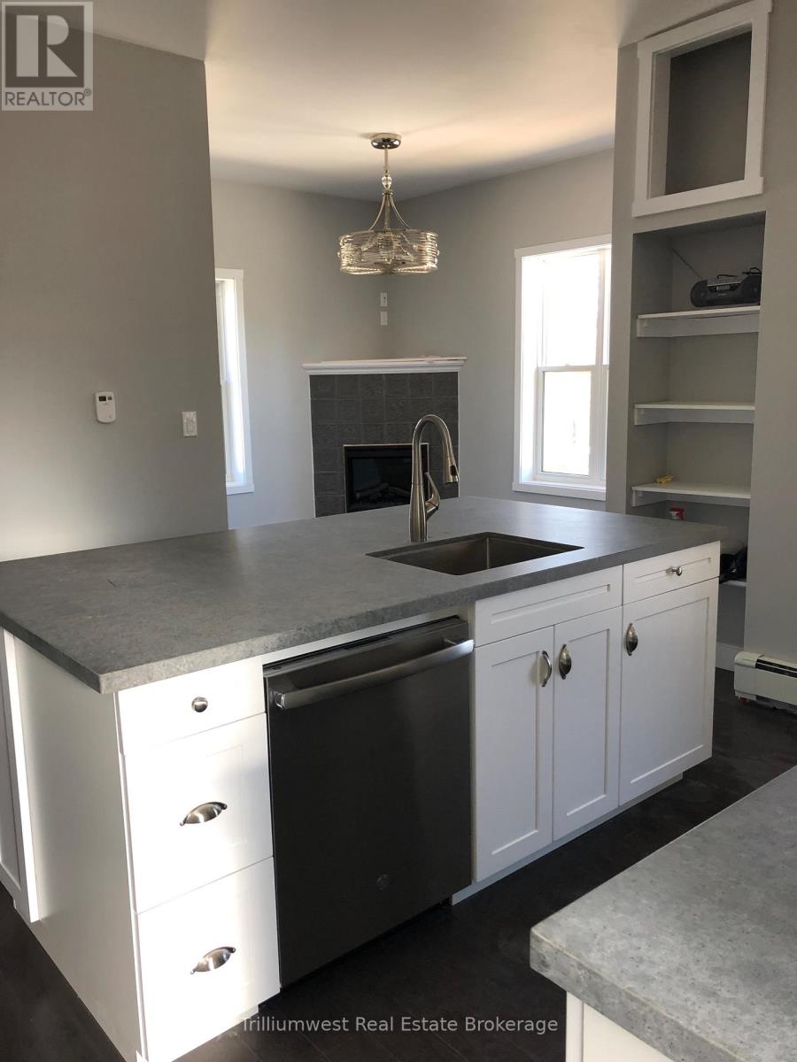 552 7th Avenue, Hanover, Ontario  N4N 2J7 - Photo 14 - X12298874