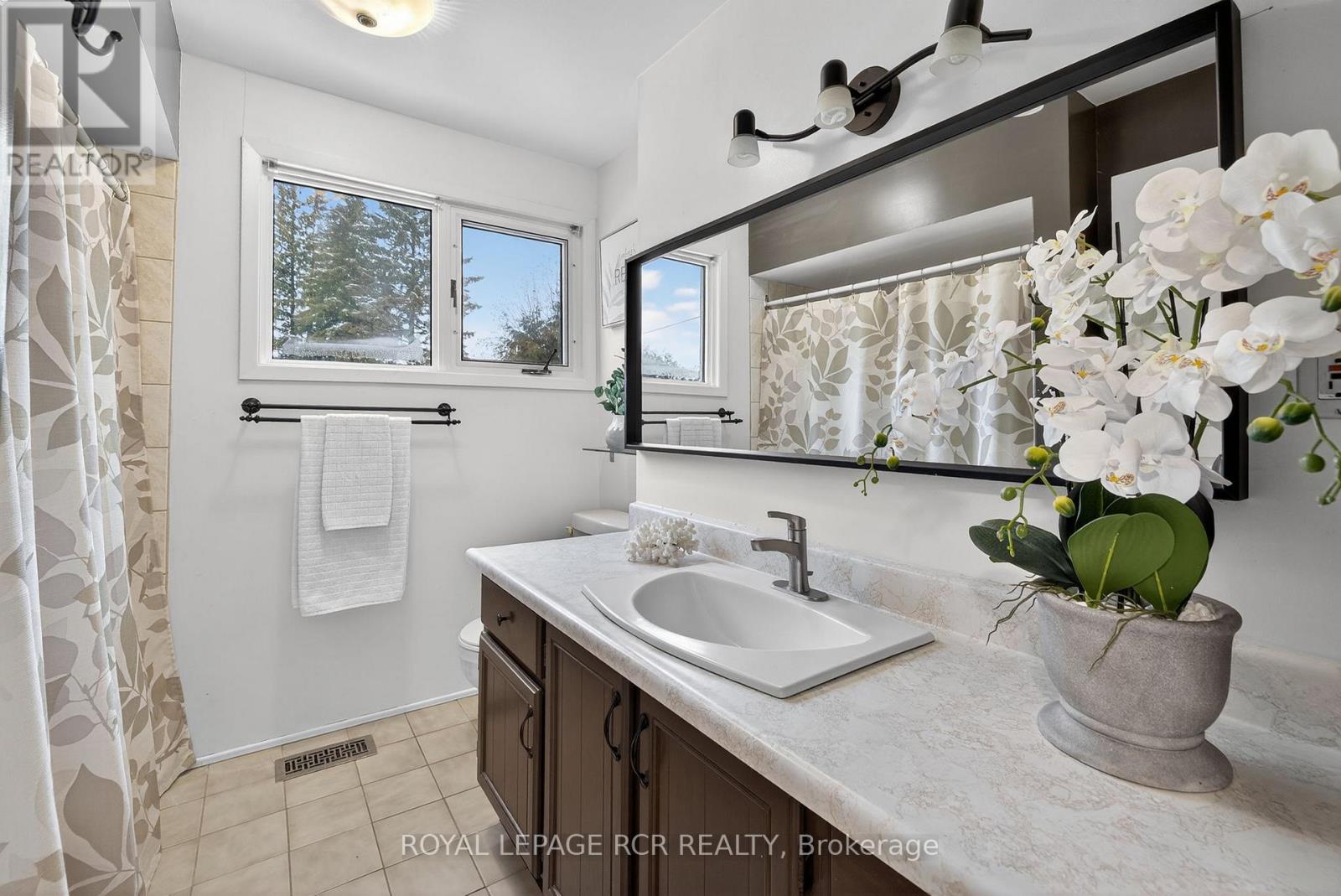 11 Hilltop Drive, Caledon, Ontario  L7C 1K7 - Photo 19 - W12787686