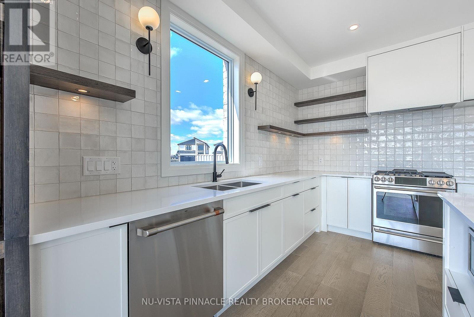 6517 Heathwoods Avenue, London South, Ontario  N6P 0J7 - Photo 9 - X12940282