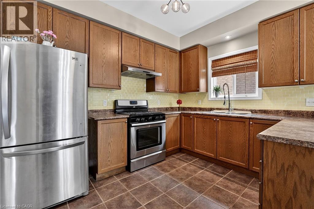 1230 Macinally Court, Oshawa, Ontario  L1K 0B8 - Photo 11 - 40813647