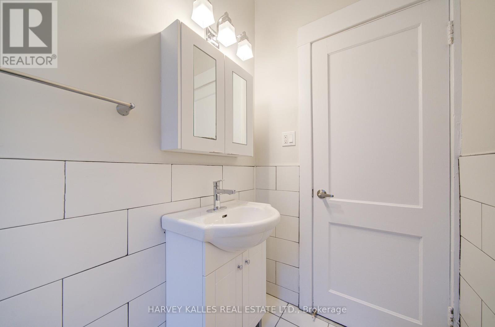 4 - 1074 St Clair Avenue W, Toronto, Ontario  M6E 3H3 - Photo 11 - C12941014