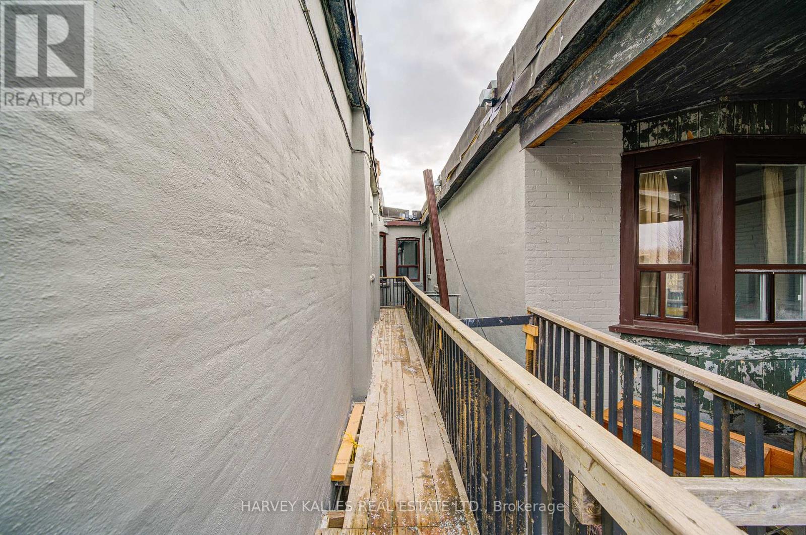 4 - 1074 St Clair Avenue W, Toronto, Ontario  M6E 3H3 - Photo 34 - C12941014