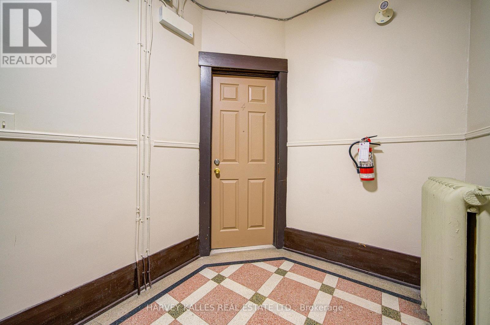 4 - 1074 St Clair Avenue W, Toronto, Ontario  M6E 3H3 - Photo 5 - C12941014