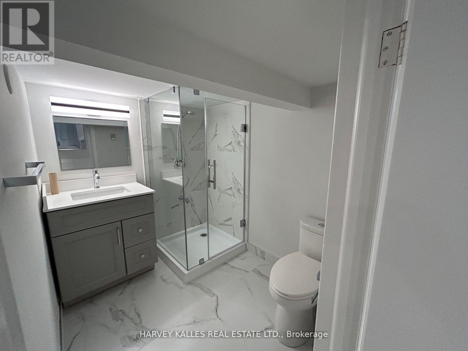 207 Old Orchard Grove, Toronto, Ontario  M5M 2E6 - Photo 10 - C12941030