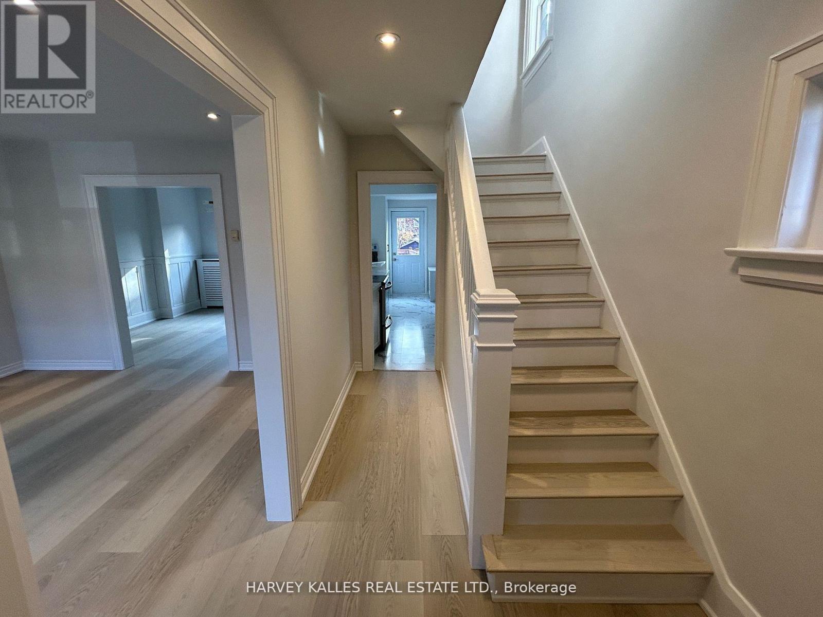 207 Old Orchard Grove, Toronto, Ontario  M5M 2E6 - Photo 2 - C12941030