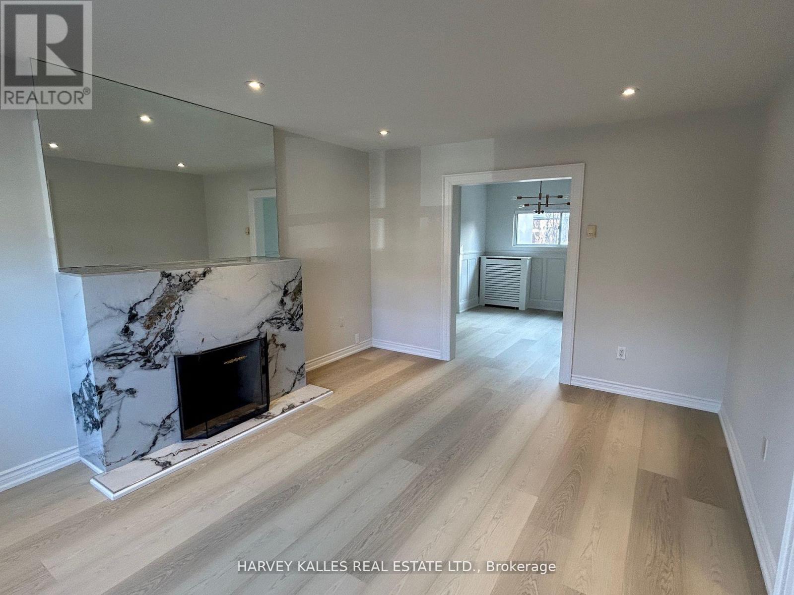 207 Old Orchard Grove, Toronto, Ontario  M5M 2E6 - Photo 3 - C12941030