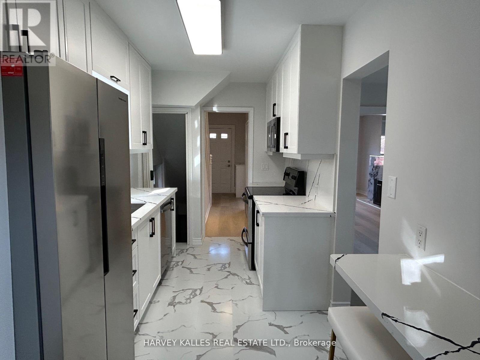 207 Old Orchard Grove, Toronto, Ontario  M5M 2E6 - Photo 5 - C12941030