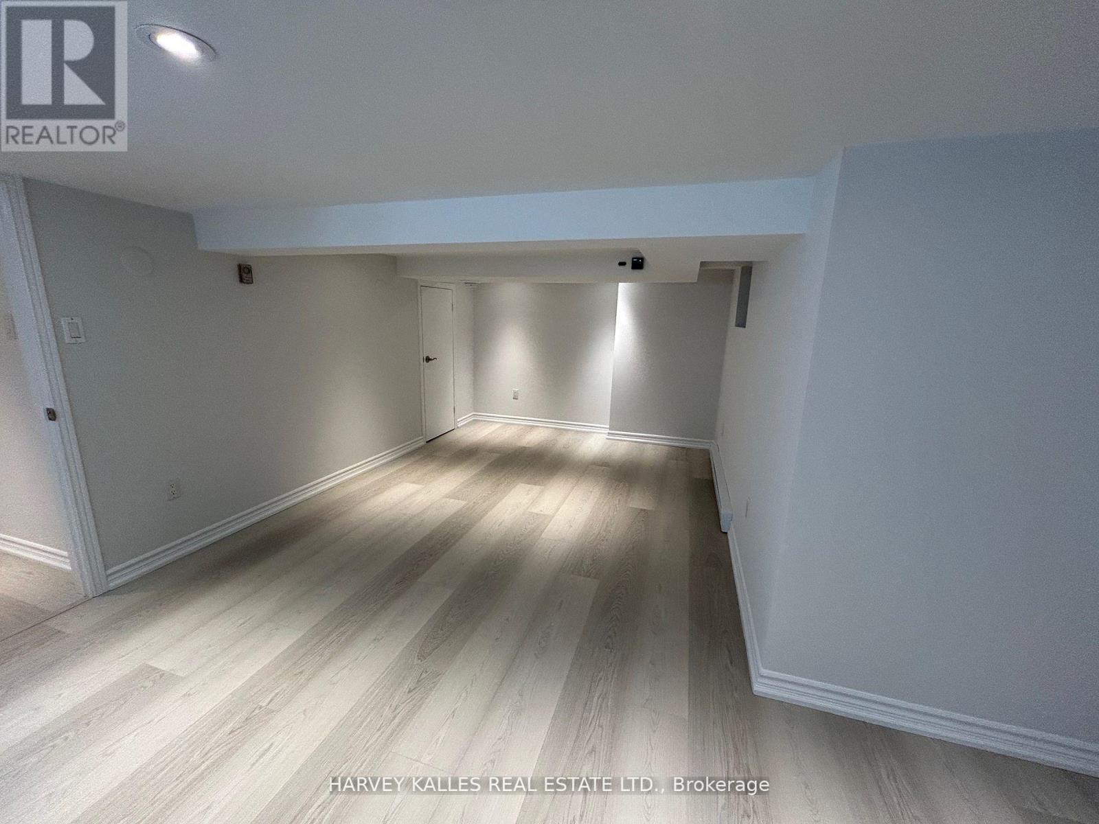 207 Old Orchard Grove, Toronto, Ontario  M5M 2E6 - Photo 9 - C12941030