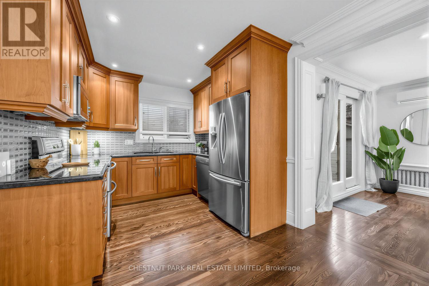 122 Randolph Road, Toronto, Ontario  M4G 3R9 - Photo 10 - C12941046