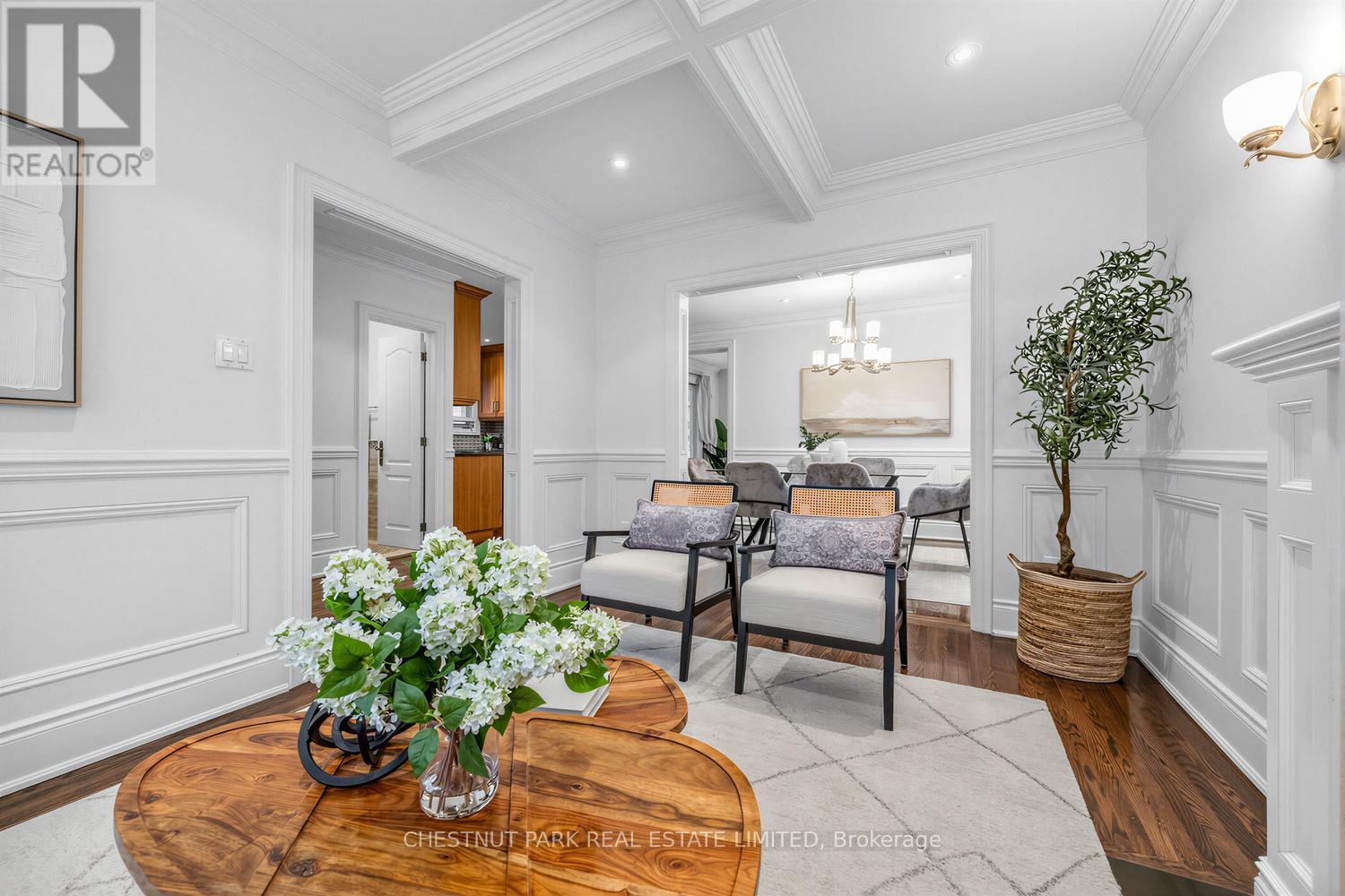 122 Randolph Road, Toronto, Ontario  M4G 3R9 - Photo 4 - C12941046