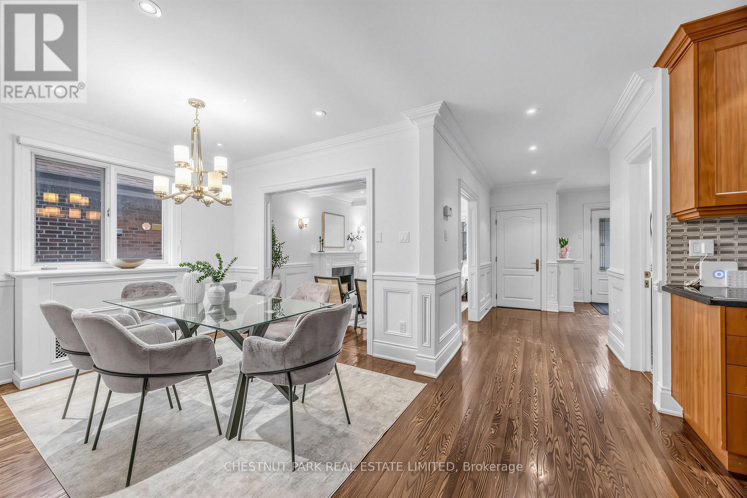 122 Randolph Road, Toronto, Ontario  M4G 3R9 - Photo 6 - C12941046