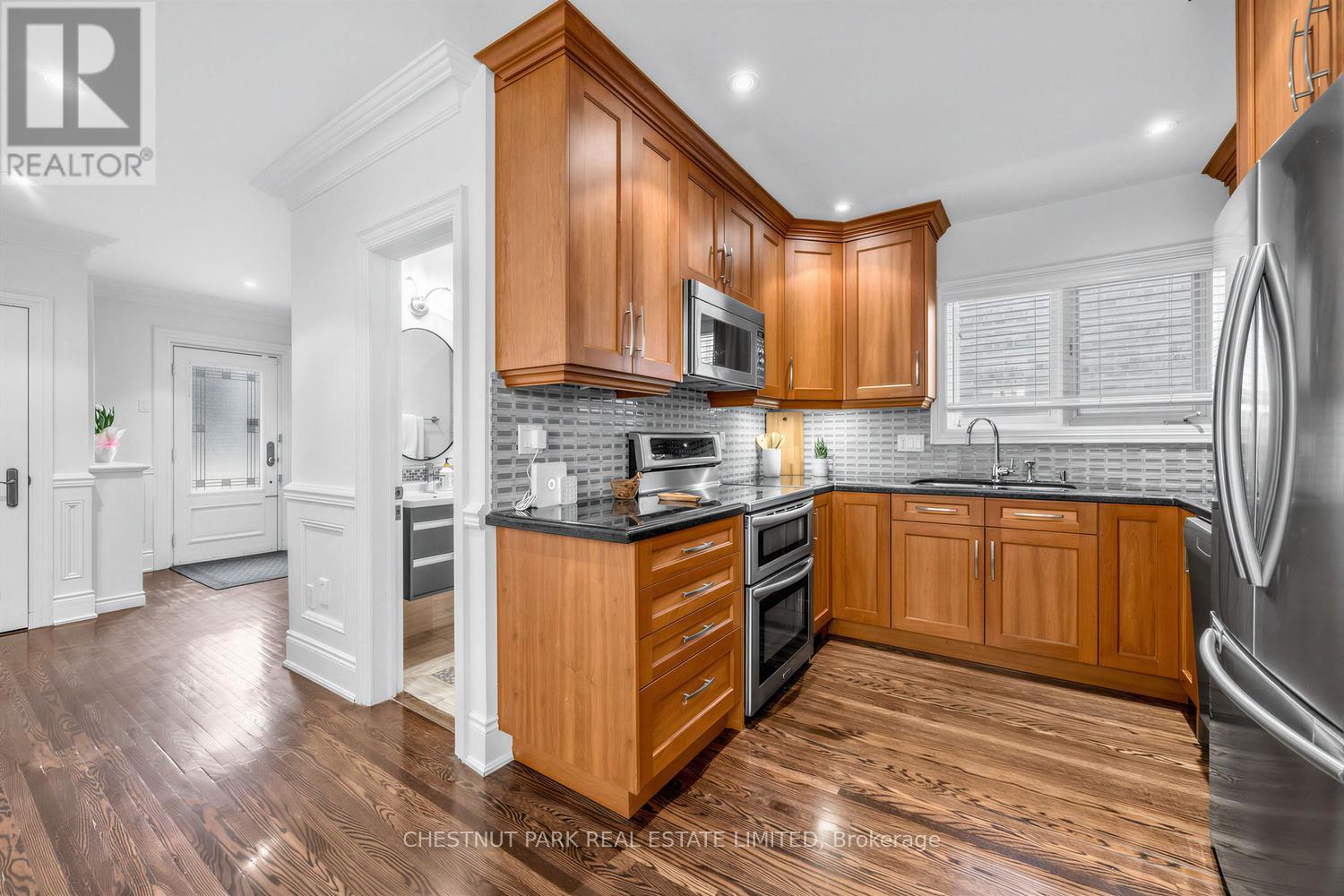 122 Randolph Road, Toronto, Ontario  M4G 3R9 - Photo 9 - C12941046