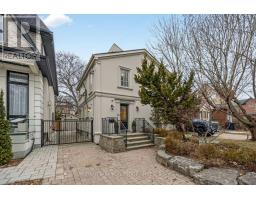 122 RANDOLPH ROAD, Toronto, Ontario