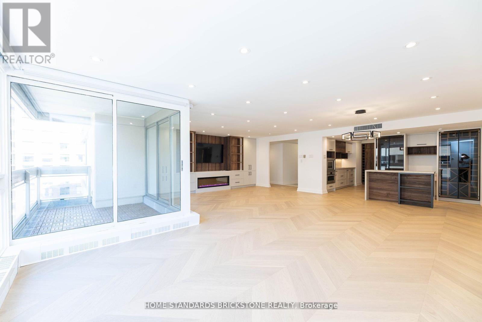 805 - 61 St Clair Avenue W, Toronto, Ontario  M4V 2Y8 - Photo 14 - C12941054