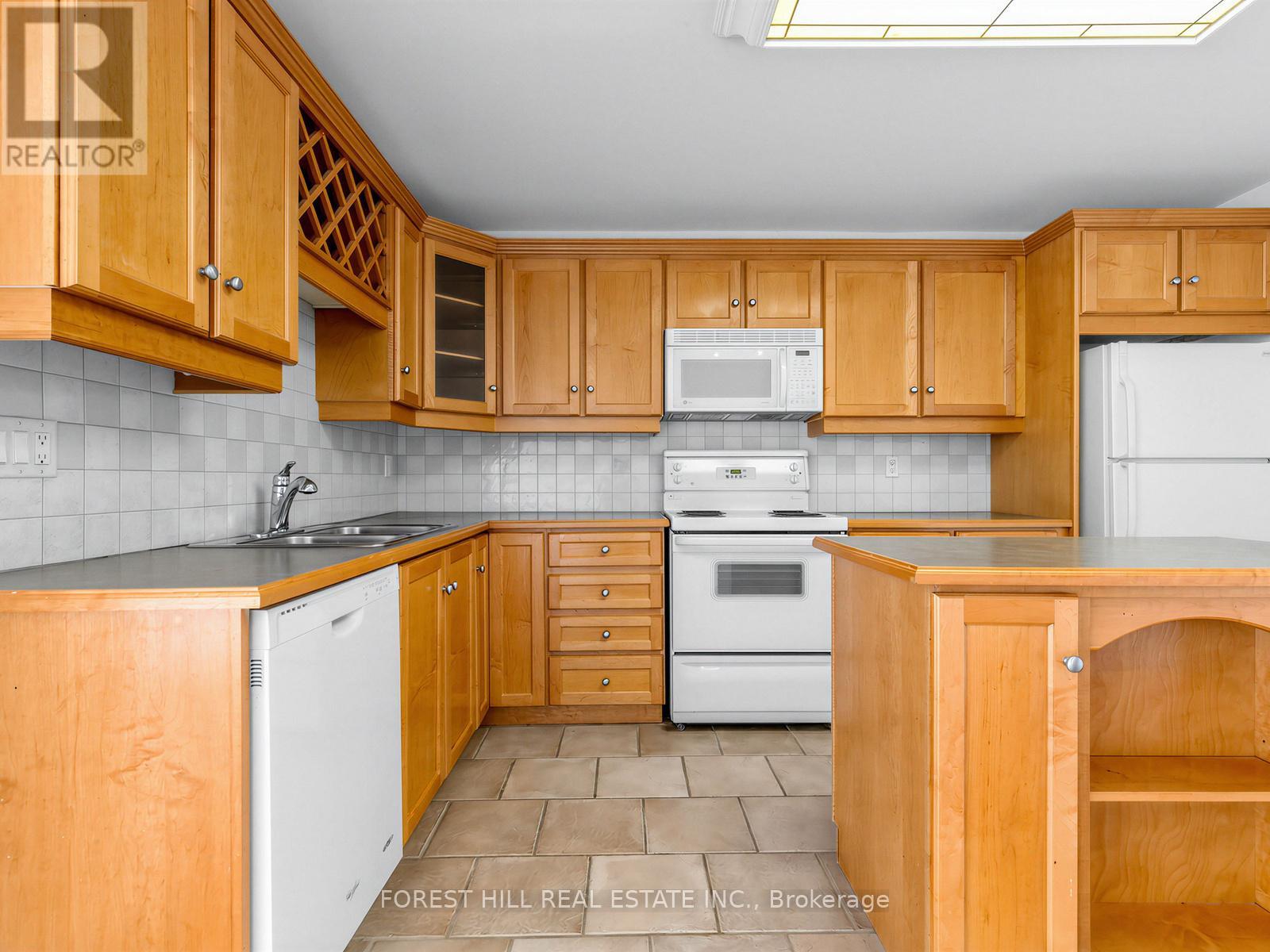 2313 - 633 Bay Street, Toronto, Ontario  M5G 2G4 - Photo 10 - C12941056