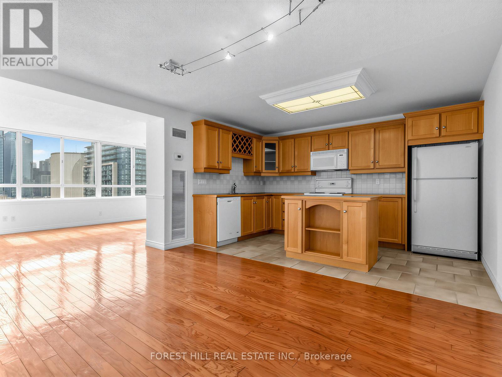 2313 - 633 Bay Street, Toronto, Ontario  M5G 2G4 - Photo 3 - C12941056