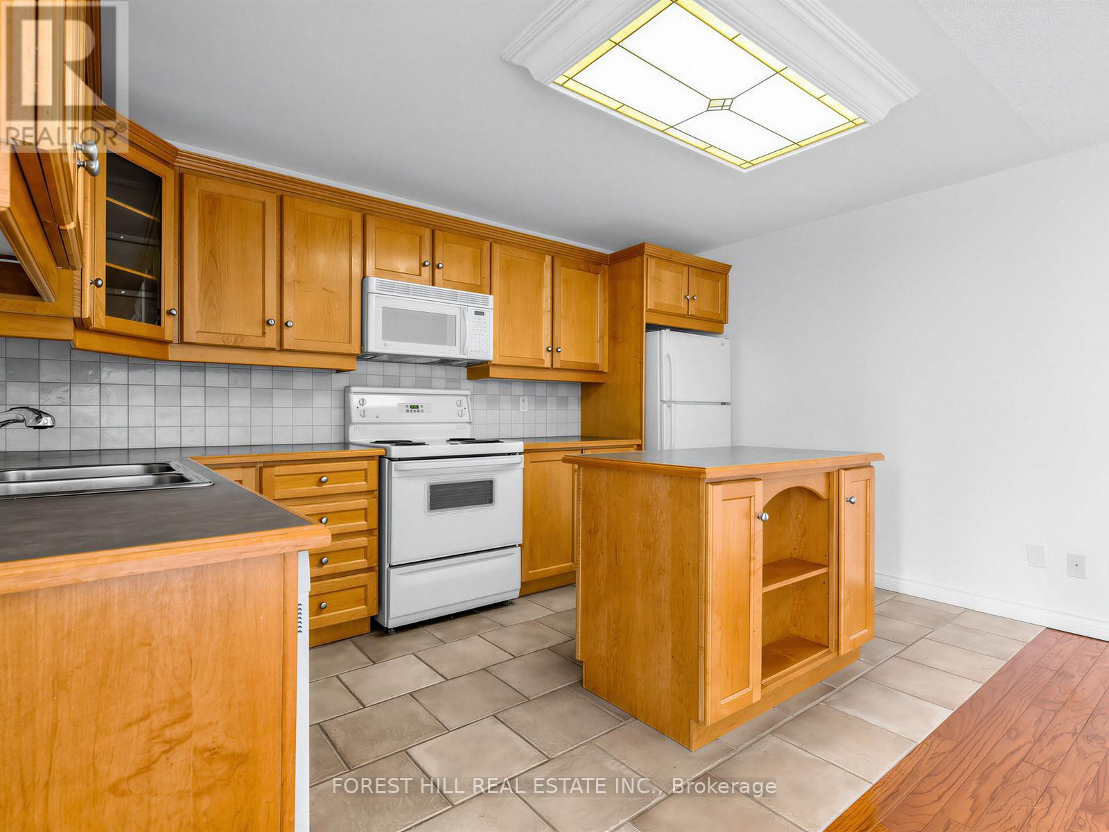 2313 - 633 Bay Street, Toronto, Ontario  M5G 2G4 - Photo 8 - C12941056
