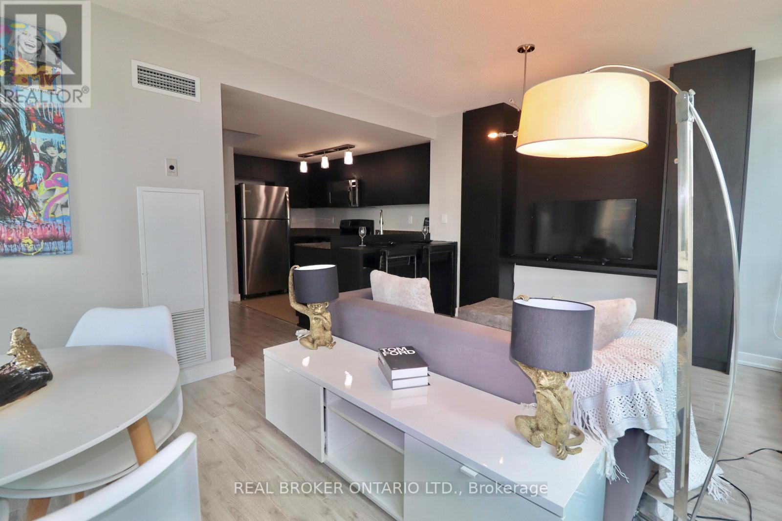 1902 - 381 Front Street, Toronto, Ontario  M5V 3R8 - Photo 15 - C12941140