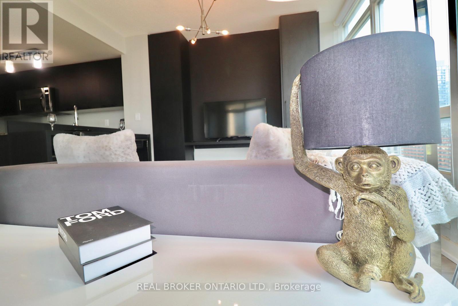 1902 - 381 Front Street, Toronto, Ontario  M5V 3R8 - Photo 17 - C12941140