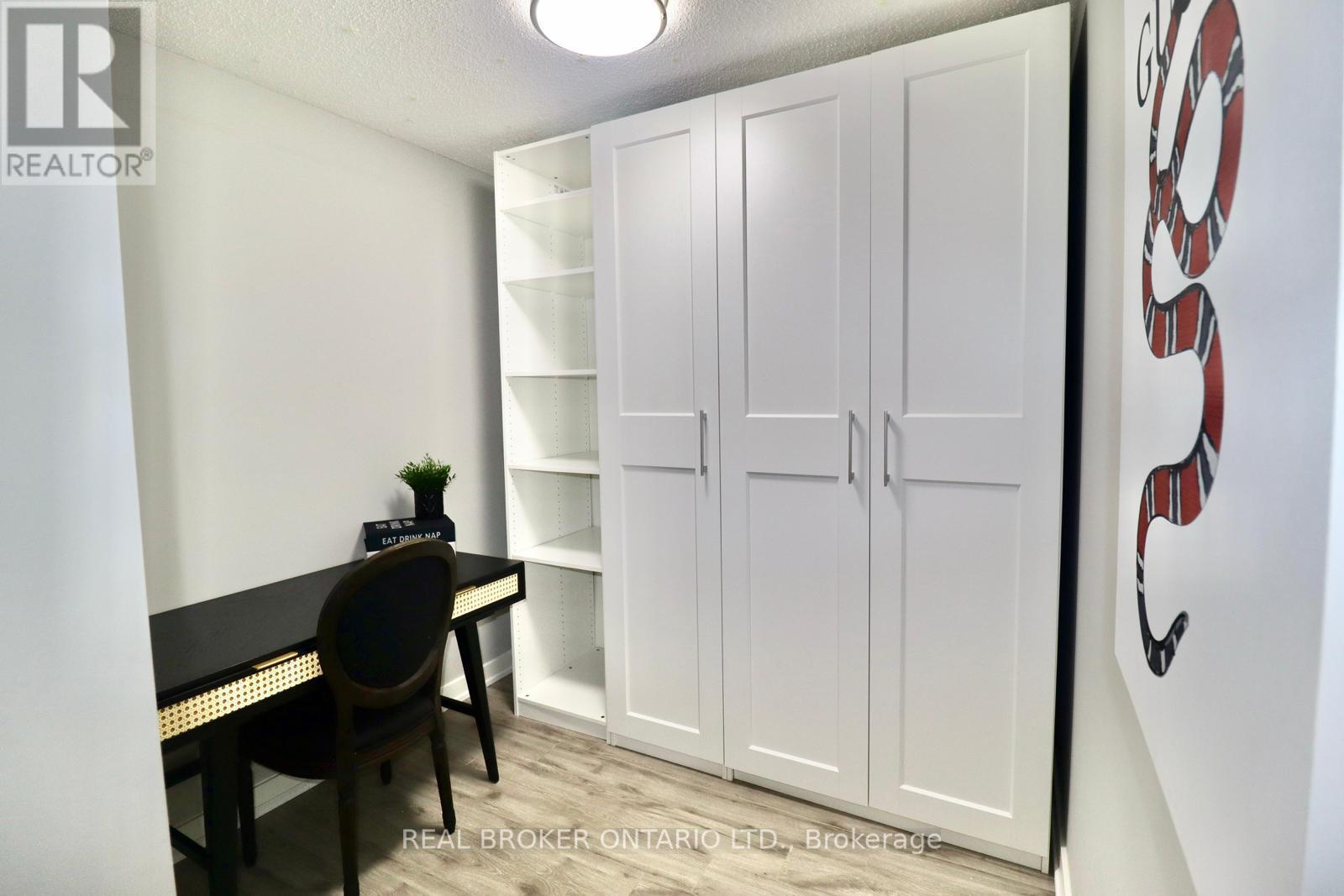 1902 - 381 Front Street, Toronto, Ontario  M5V 3R8 - Photo 2 - C12941140