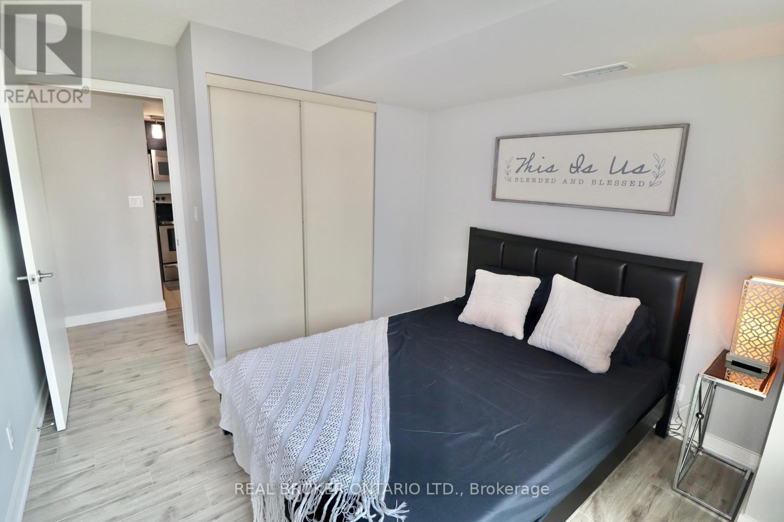 1902 - 381 Front Street, Toronto, Ontario  M5V 3R8 - Photo 5 - C12941140