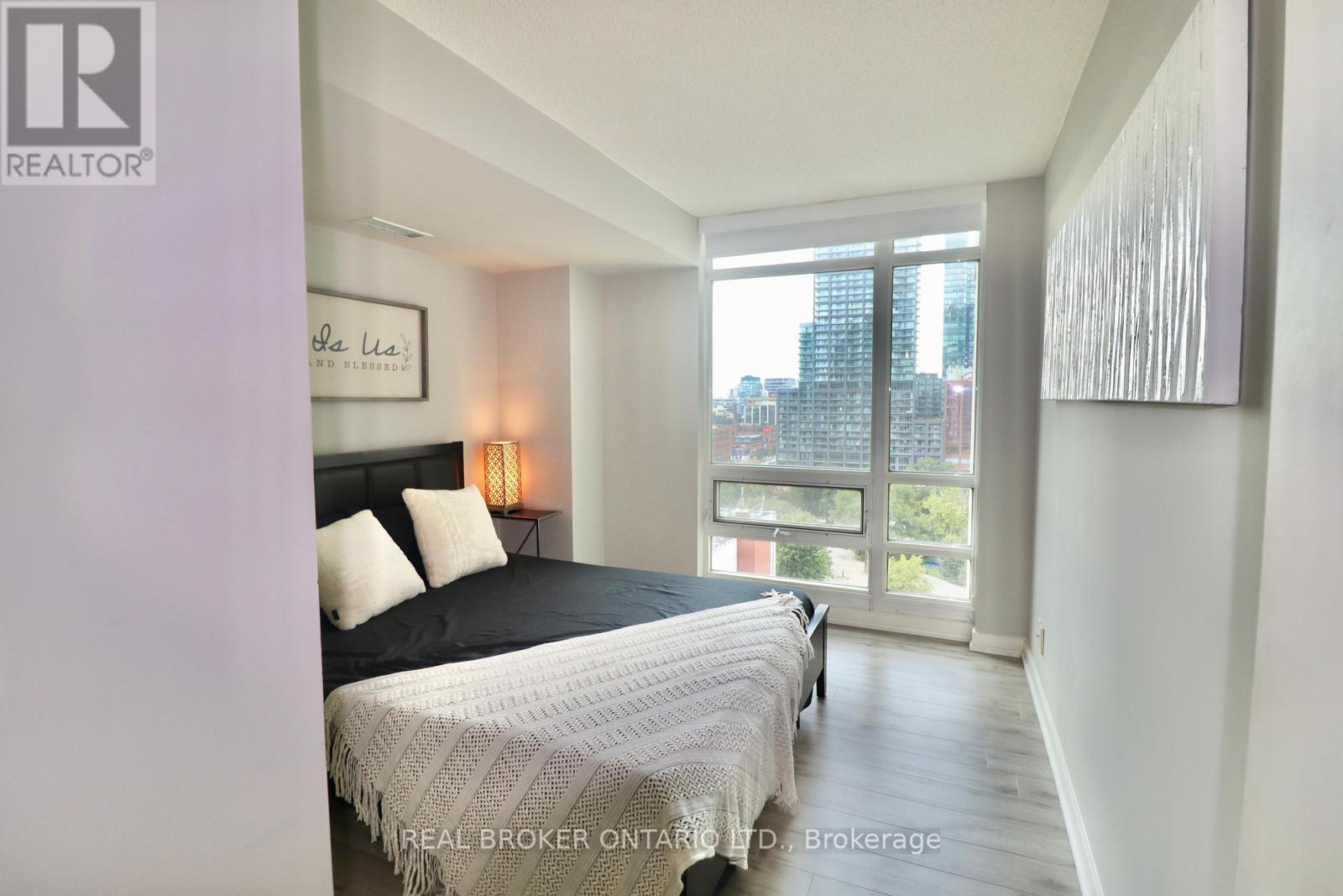 1902 - 381 Front Street, Toronto, Ontario  M5V 3R8 - Photo 7 - C12941140