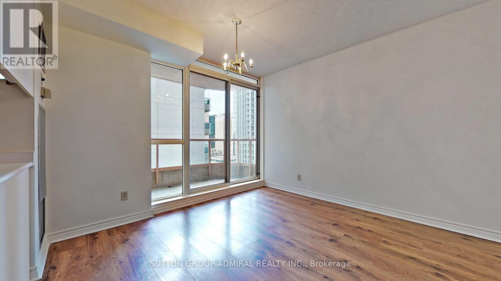 2507 - 736 Bay Street, Toronto, Ontario  M5G 1N6 - Photo 6 - C12941200