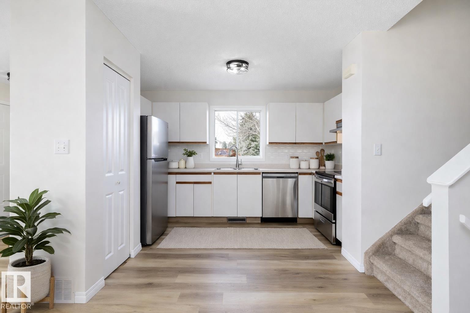 5914 162a Av Nw, Edmonton, Alberta  T5Y 2W2 - Photo 6 - E4478775